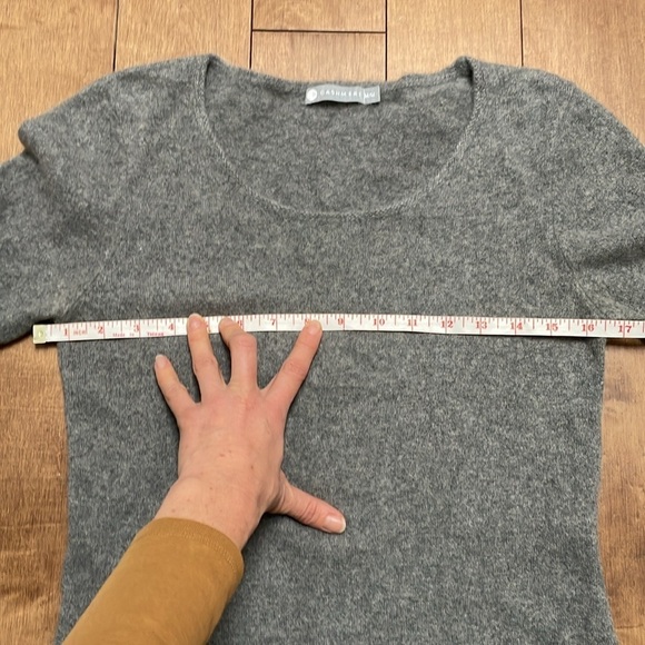 InCashmere women’s sweater M longsleeve round neck gray cashmere top pullover - Picture 7 of 11